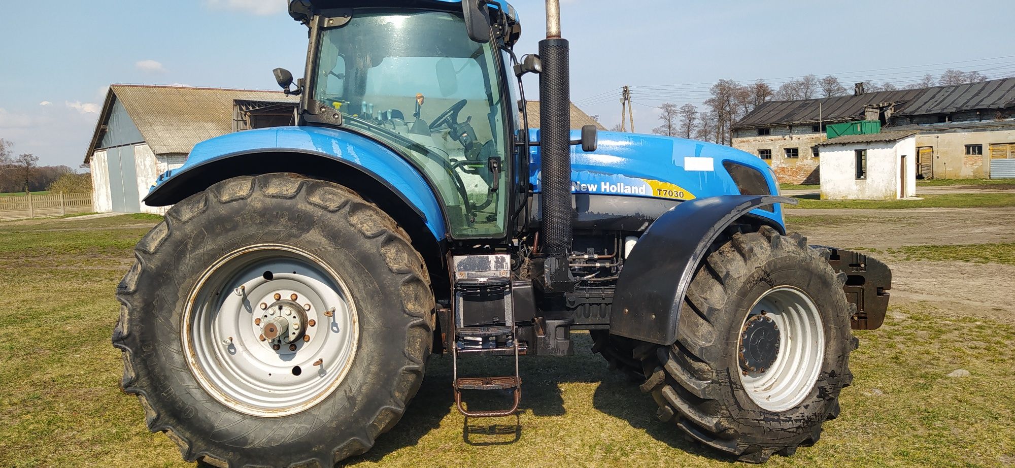 New Holland T 7030