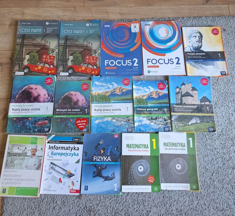 Sprzedam książki  do 1 kl. technikum/liceum