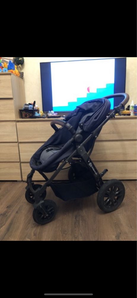 Продам коляску три в одном