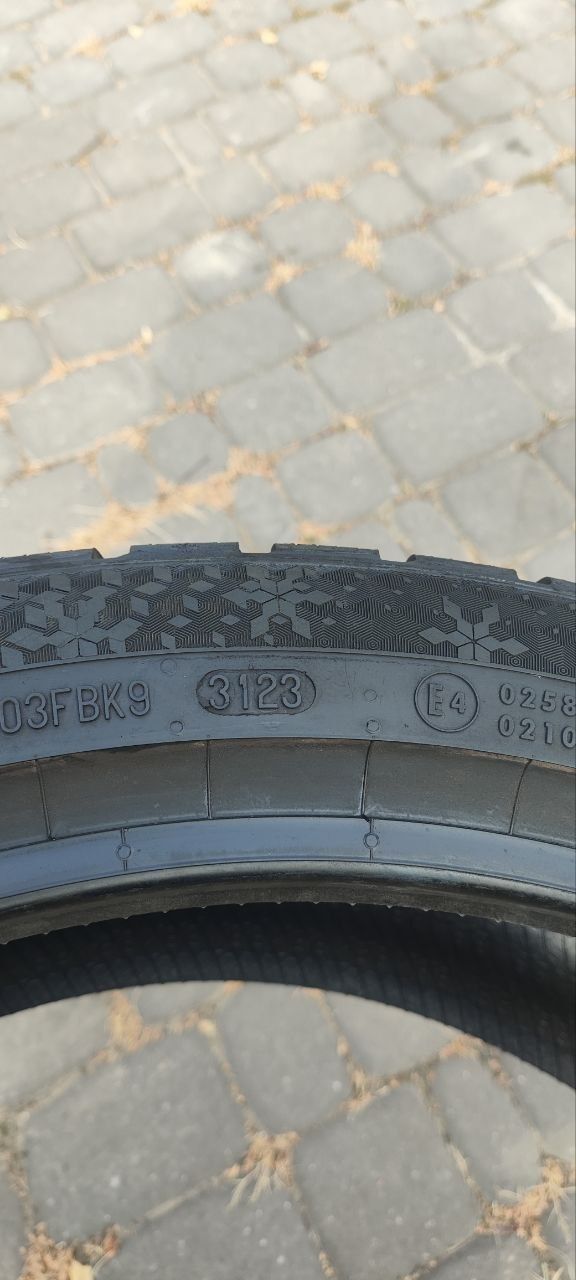 235/40/19 Continental TS 870P
