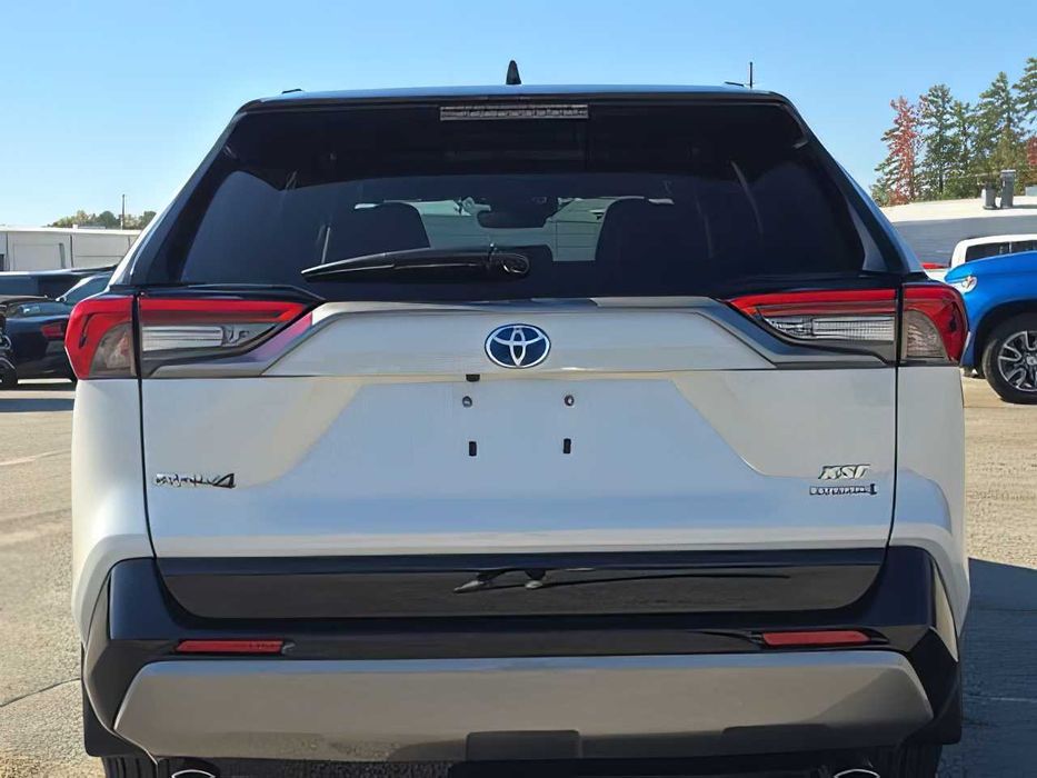 Toyota RAV4      2024