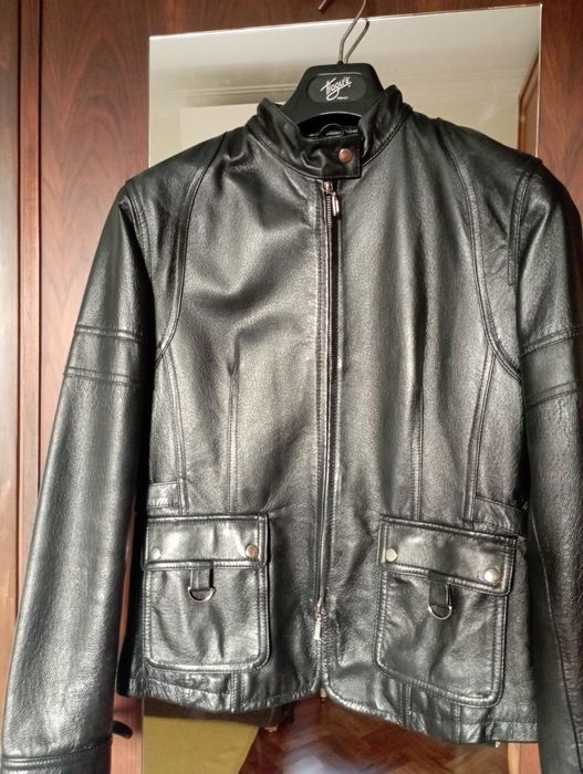 Blusão de mulher, preto em cabedal