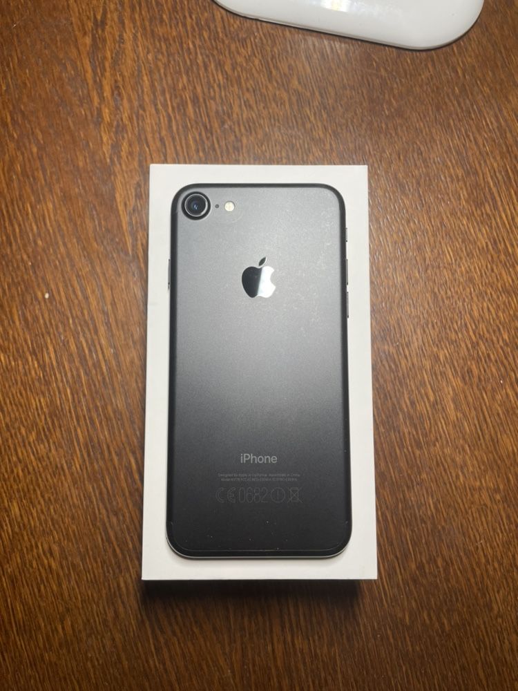 Iphone 7, Black 32GB на экране пленка.