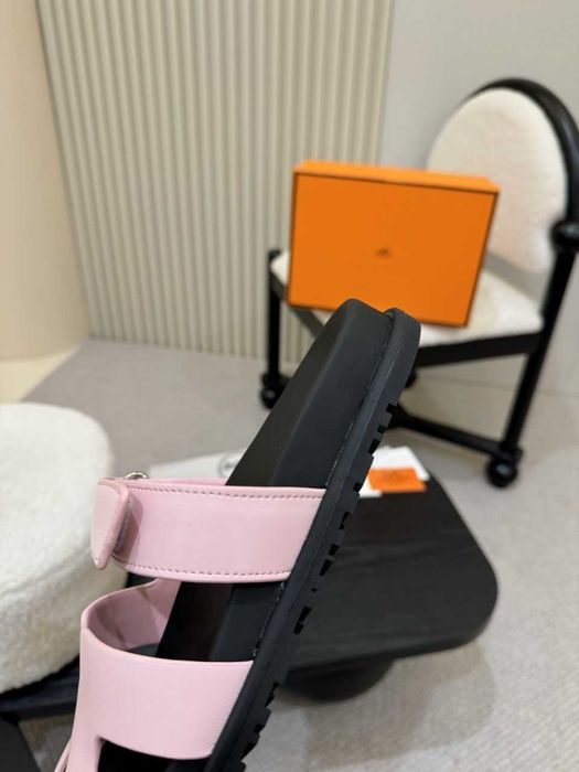 Lekkie i modne sandały HERMES Chyre na lato buty