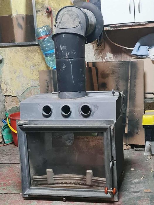 Kominek żeliwny wolnostojący