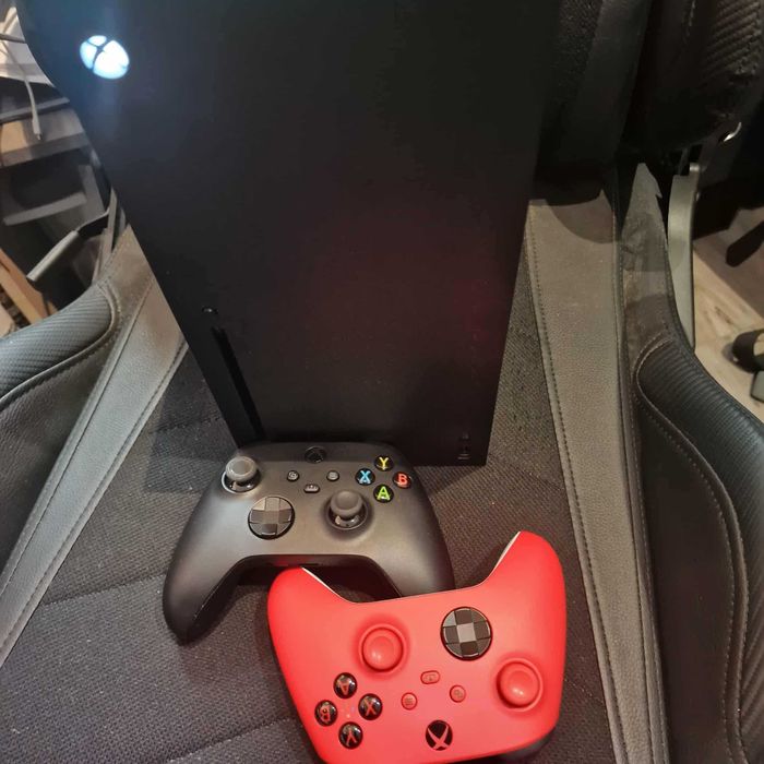 Xbox Series X 1TB z napędem plus 2 kontrolery