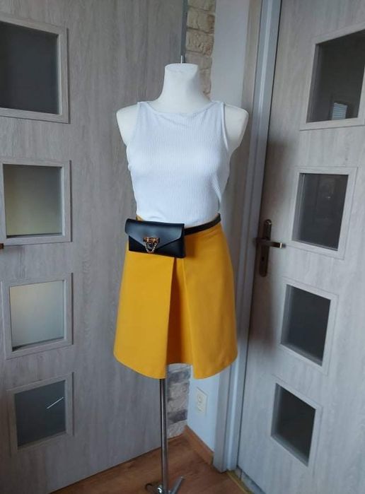 Musztardowa mini spódniczka Mohito XS S