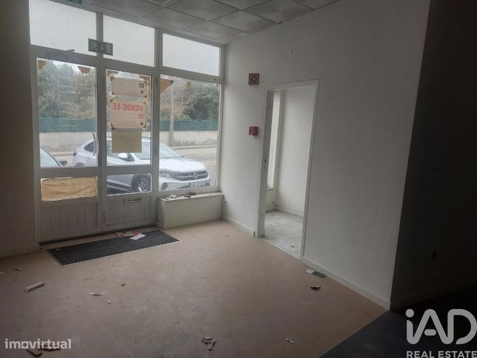 Loja / Estabelecimento Comercial em Oiã de 182,00 m2