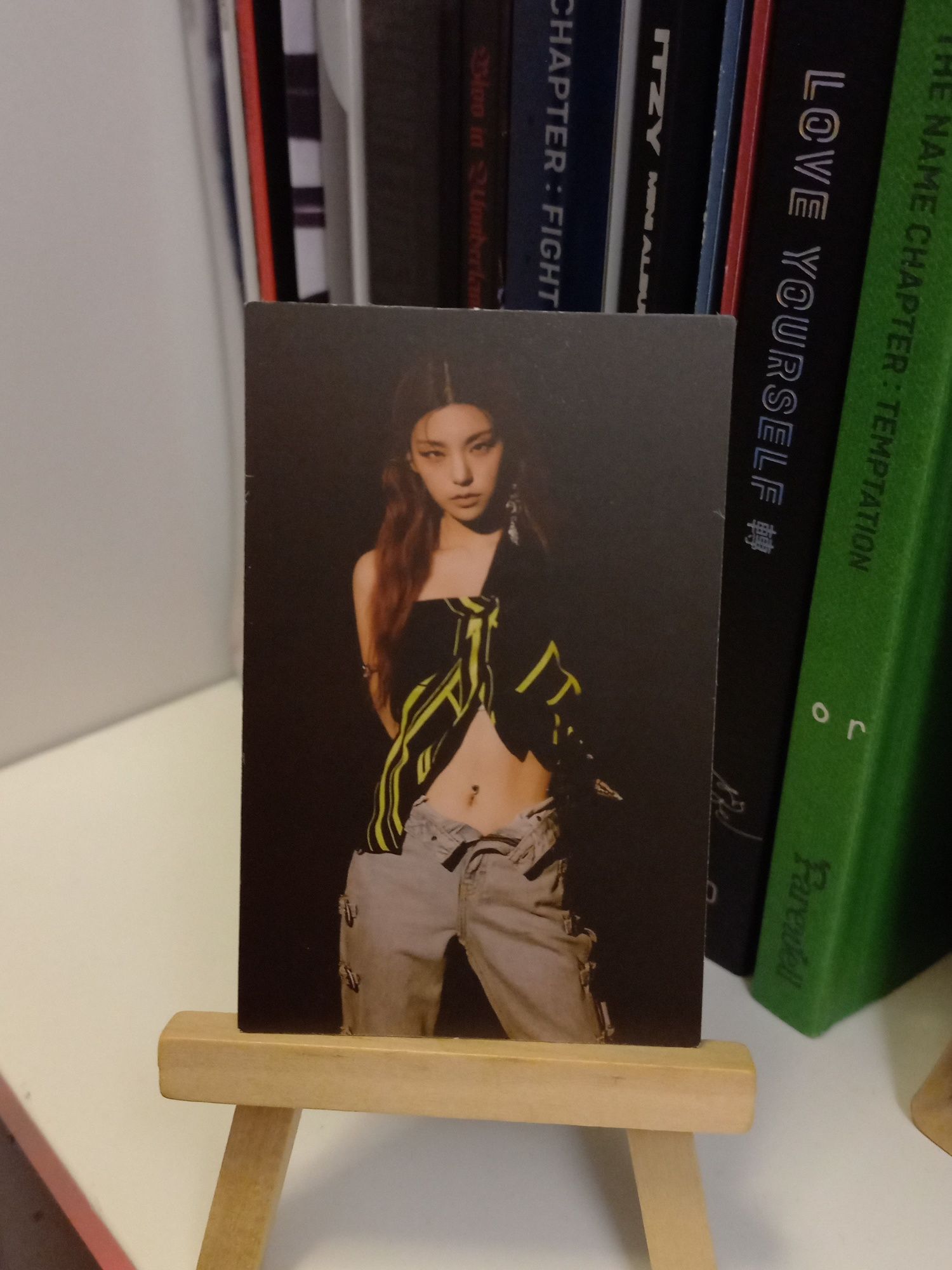 guess who mafia in the morning itzy yeji postcard preorder photocard