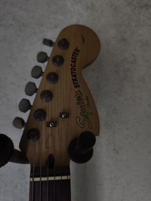 Guitarra squier by fender stratocaster