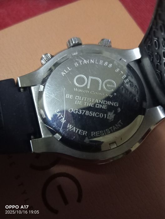 Relógio One pouco usado