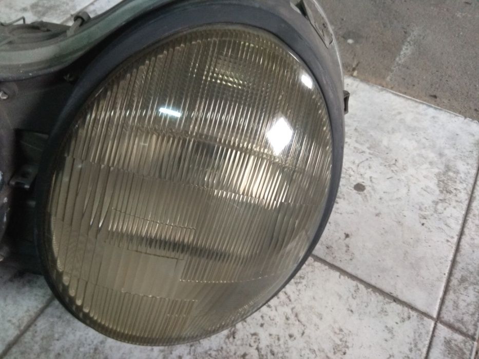 polimento de faróis Mercedes E 210 ESQ