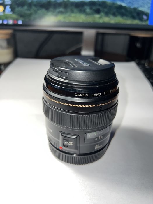 Об’єктив Canon 85 mm
