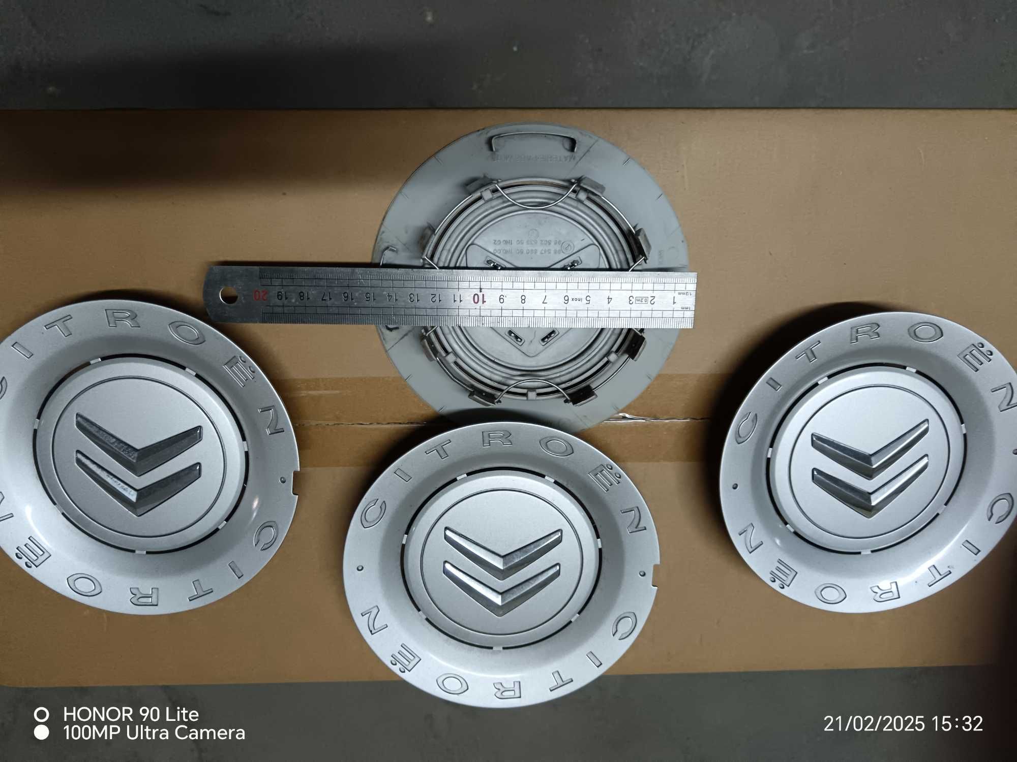 Centros de jantes pª Citroen C5 e outros, de 157mm.