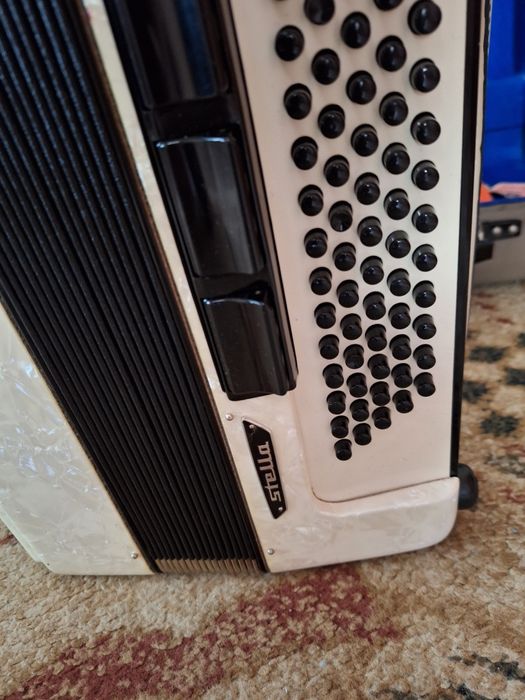 Sprzedam akordeon Weltmeister 80 basów