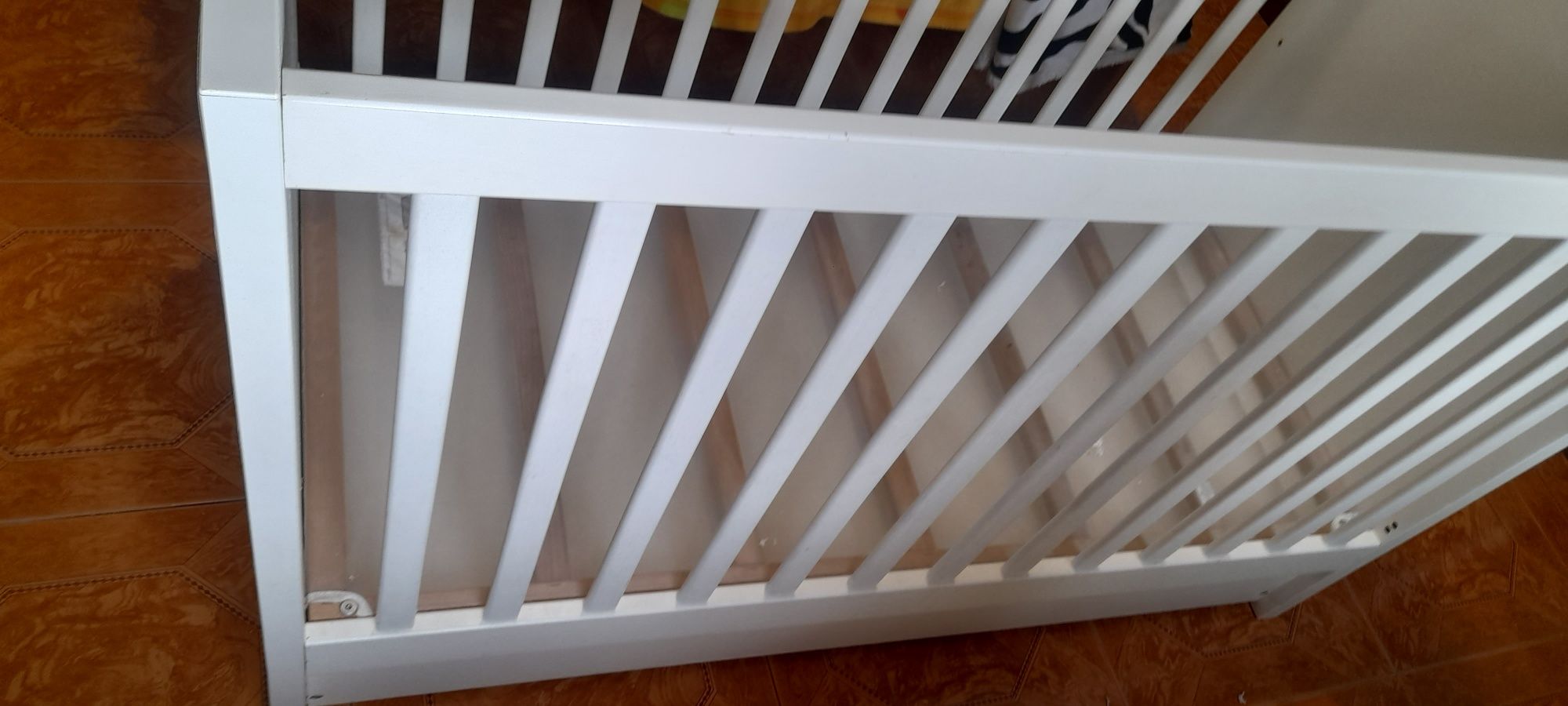 Cama bebé usada com colchão novo
