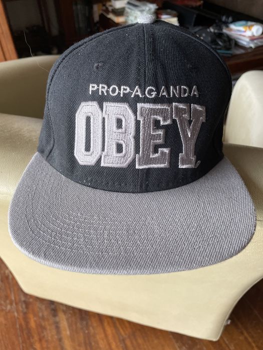 Chapéu OBEY Preto e cinzento