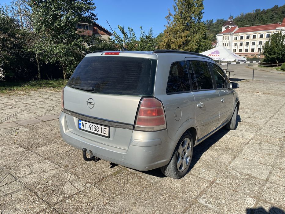 Opel Zafira 2005 рік 1.6 бензин