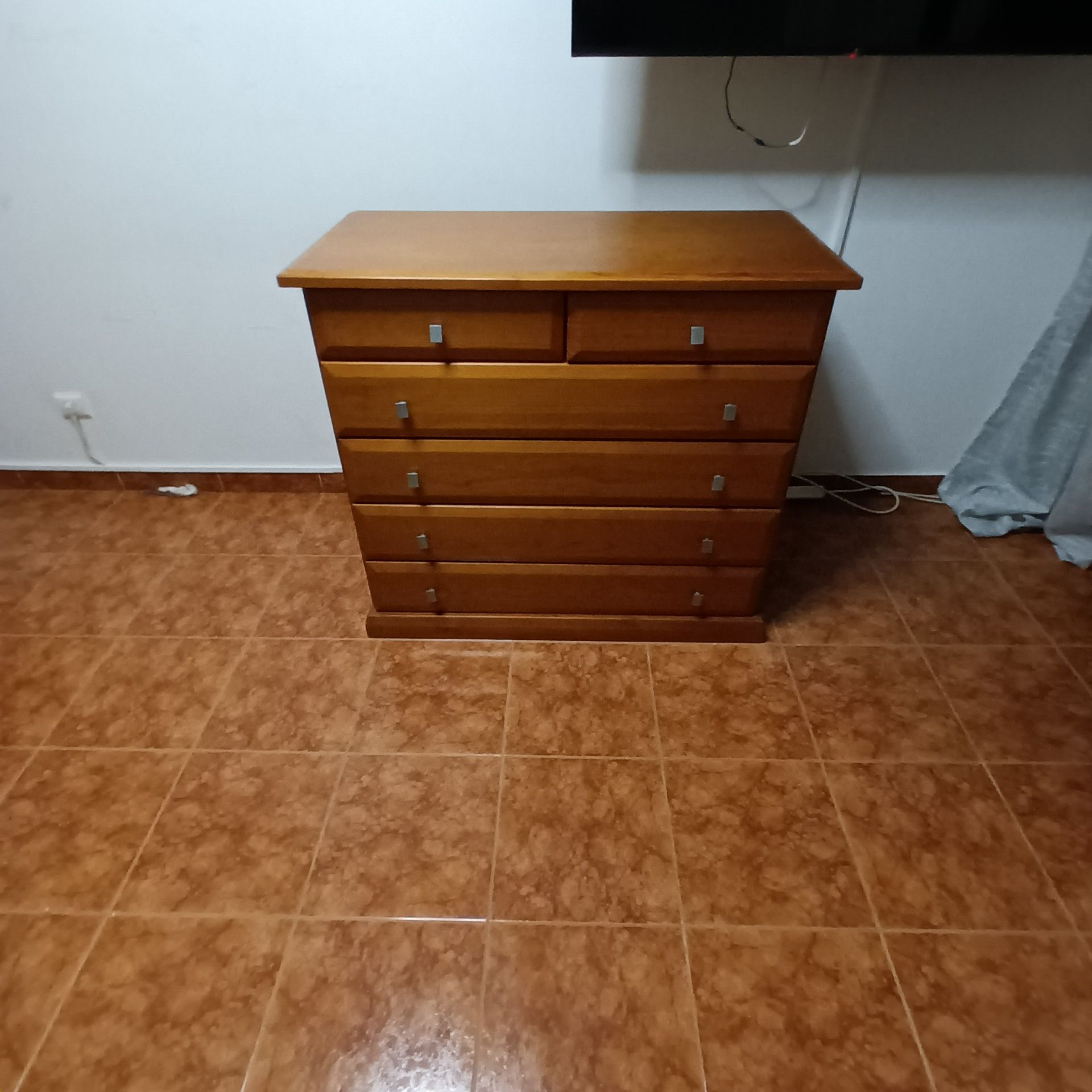 Comoda de madeira boa