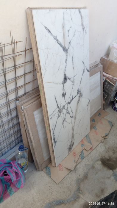 Плитка большая на стену 10шт.