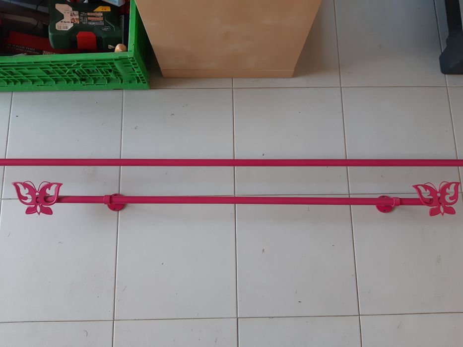 Varões cortinados rosa