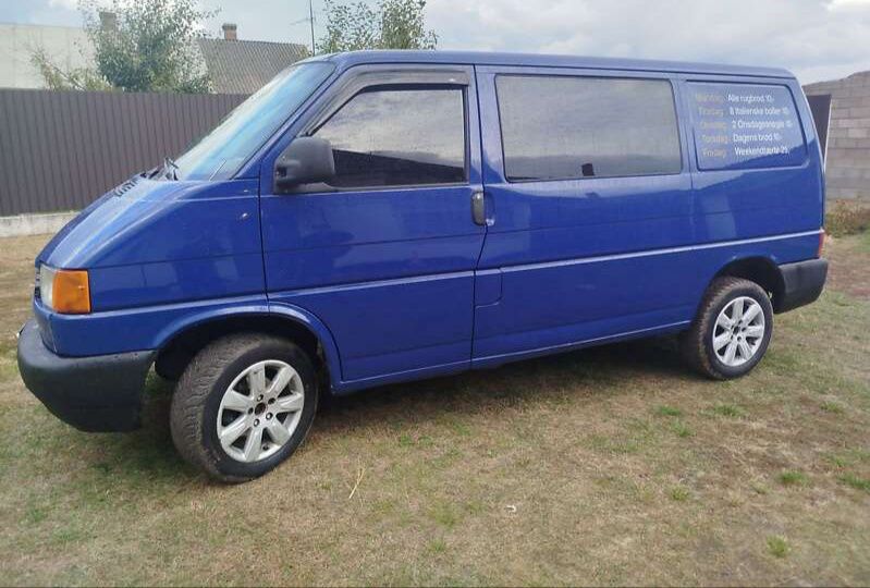 Продам своє авто Фольксваген т4 на ходу всі питання по телефону