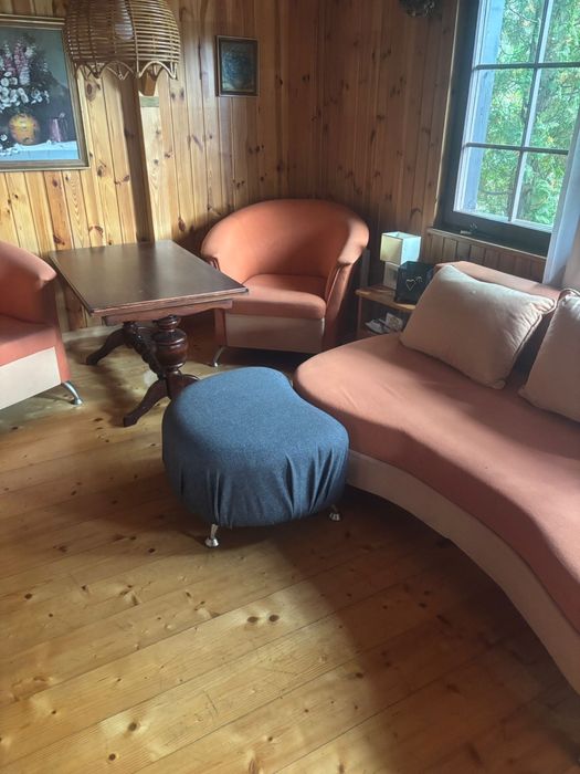 Zestaw wypiczynkowy sofa fotele pufa stół - ława