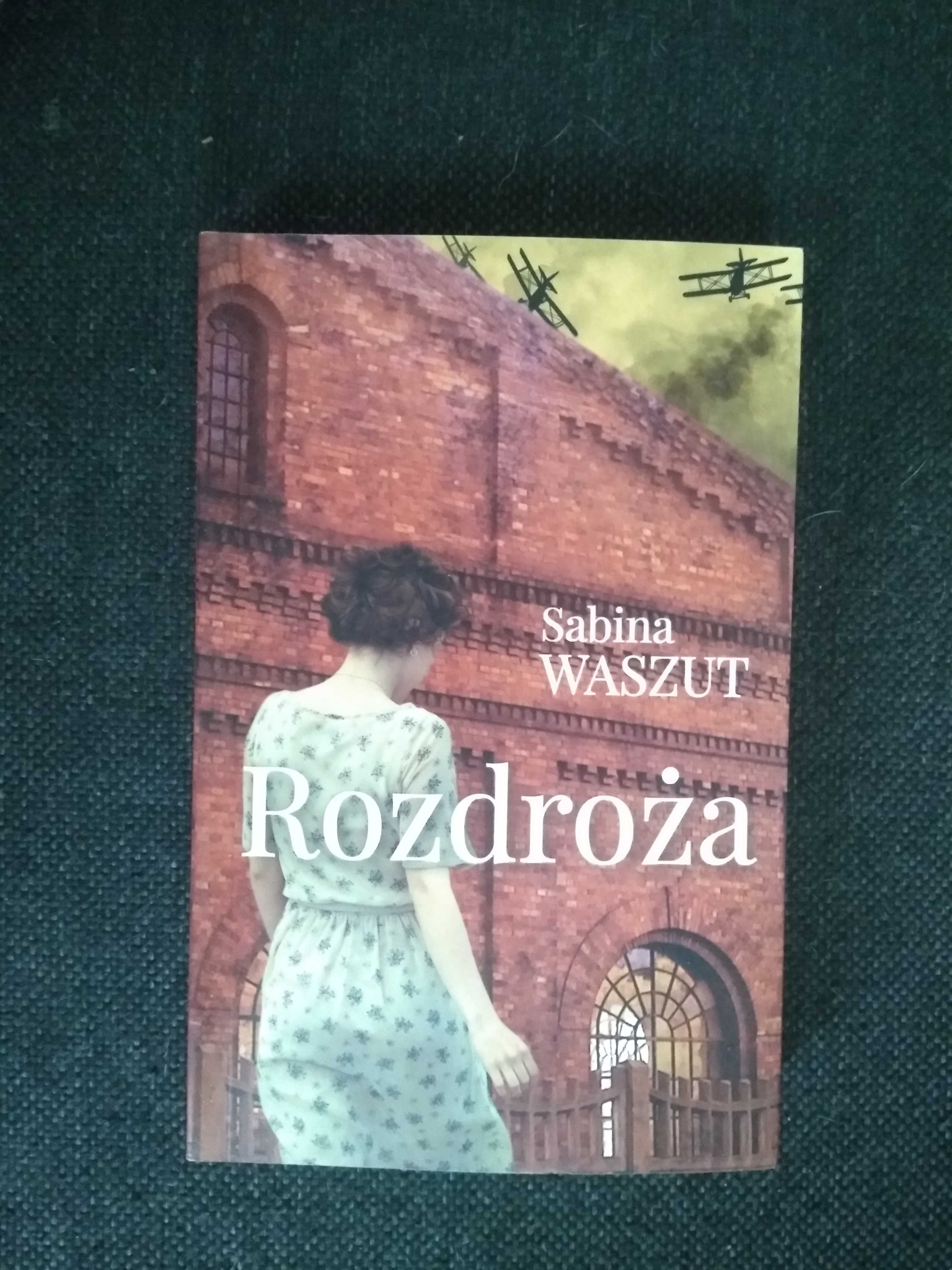 Dobra książka - Rozdroża Sabina Waszut (jak nowa)(P69)