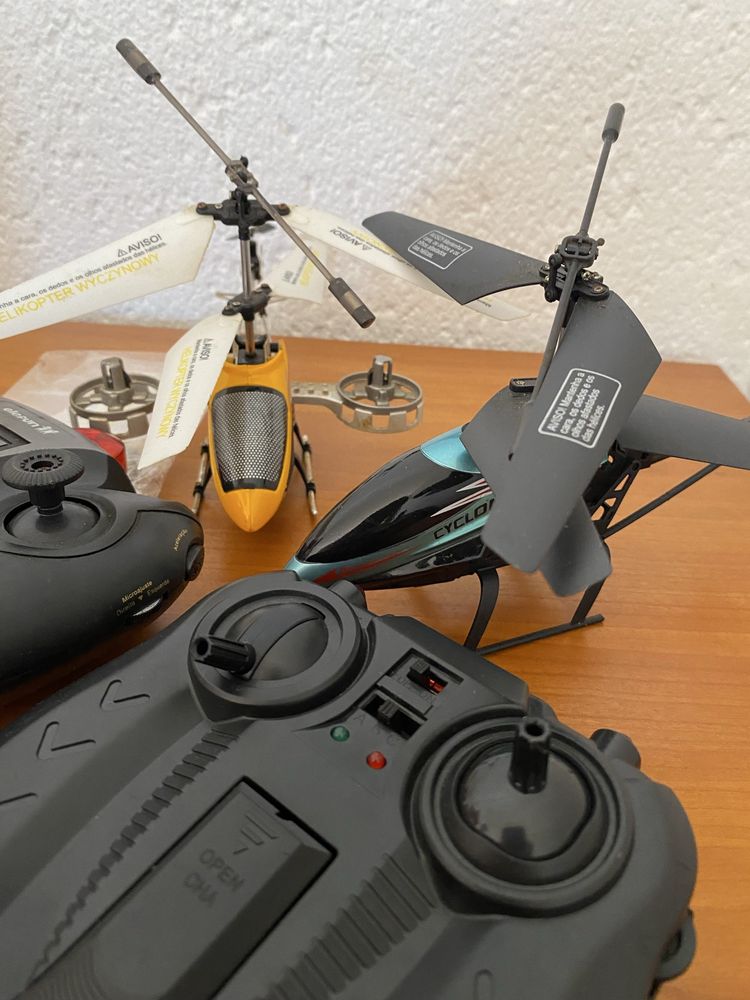 Helicópteros tele-comandados (dois)
