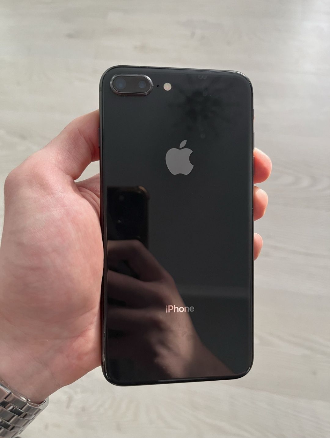 Iphone 8 plus 
Продаю бо мав можливість купити більш нову м