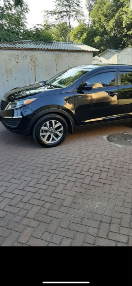 Продам машину Kia Sportage