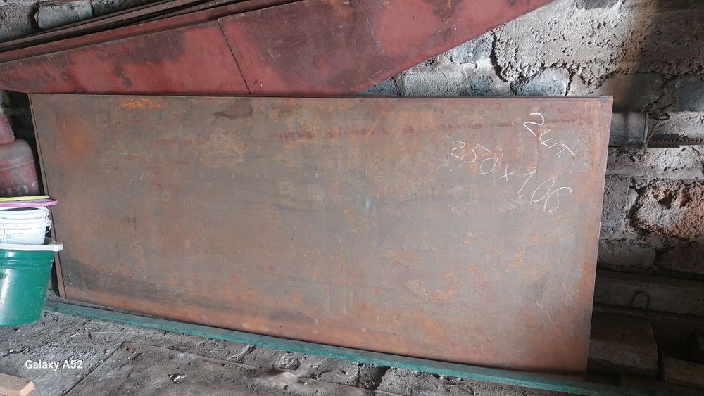 Продам лист металевий