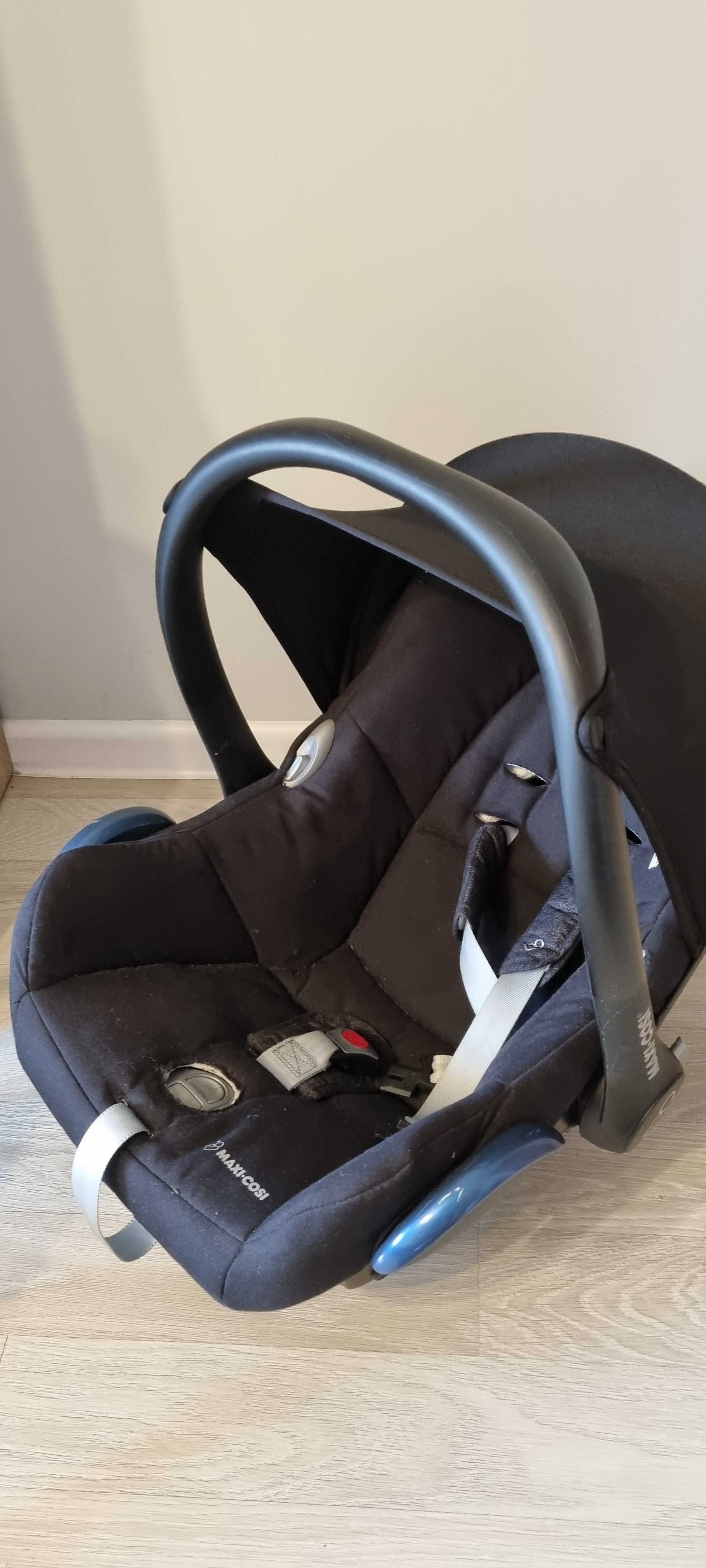 Maxi Cosi Cabrio Fix + adaptery