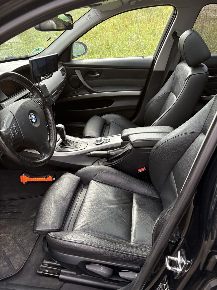 BMW 320 Kolor czarny .Automat