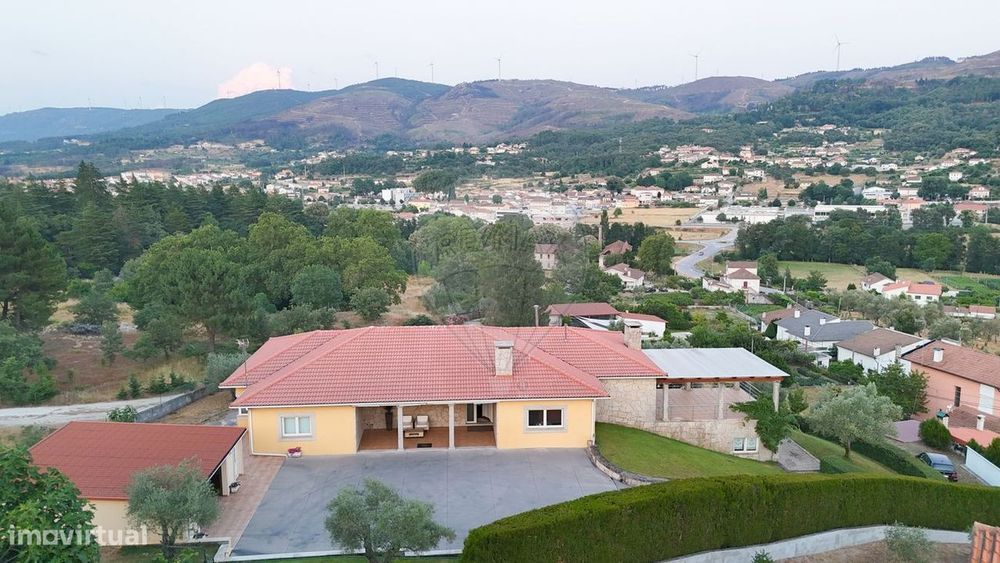 Moradia T4 para venda