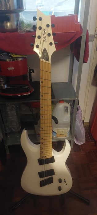 Guitarra Harley Benton 7 cordas