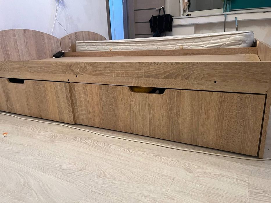 10 тисяч гривен. Одна 5 тисяч гривен