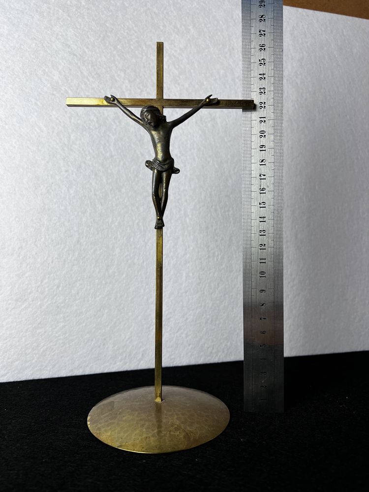 Crucifixo de mesa em metal e latão - 26 cms