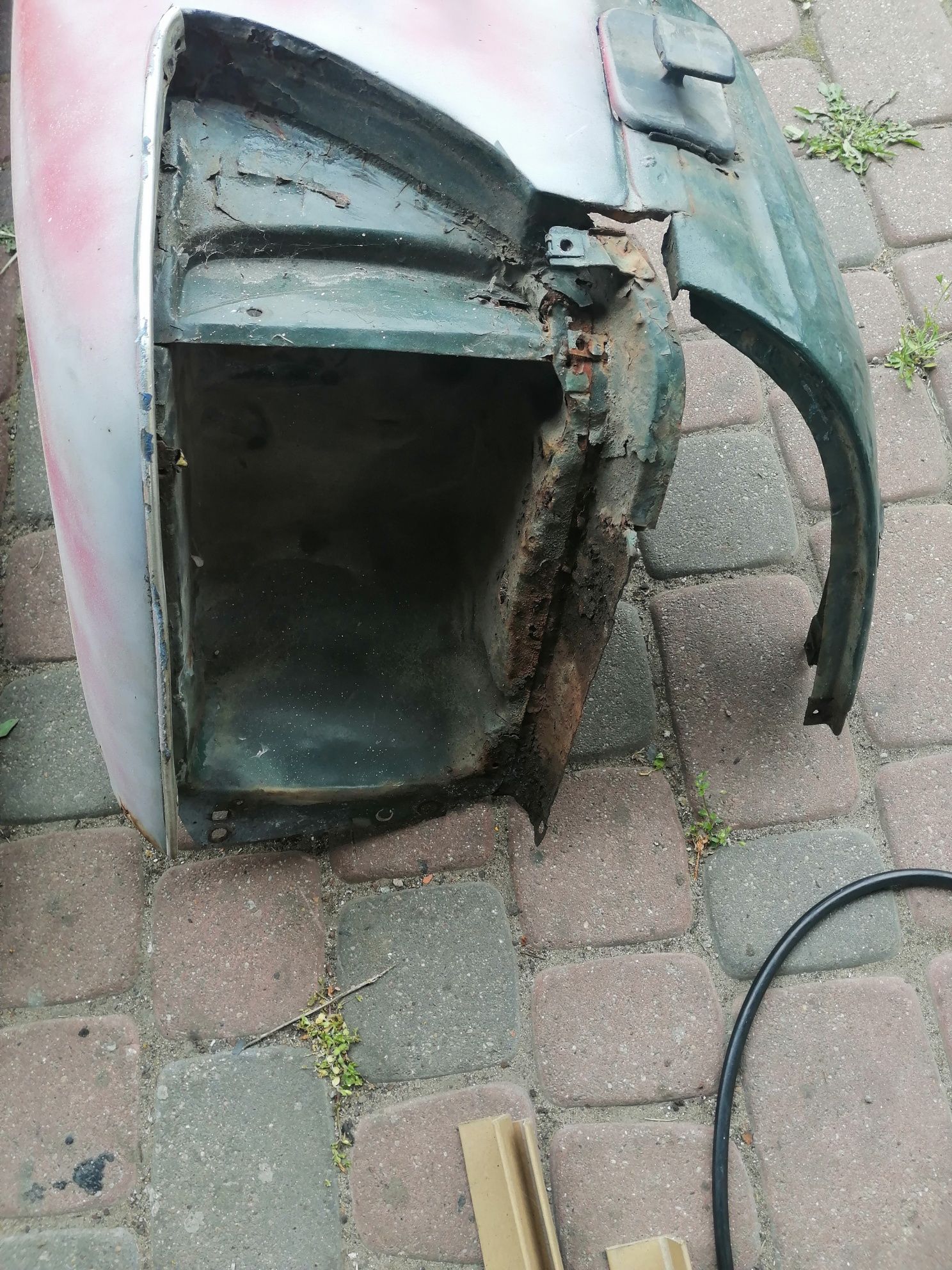 Błotniki Mercedes R107 SL450. 1976 rok