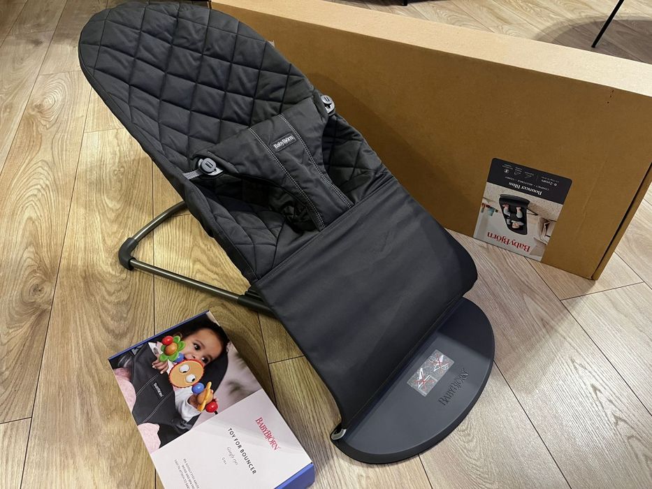 Bujaczek BabyBjorn z zabawką