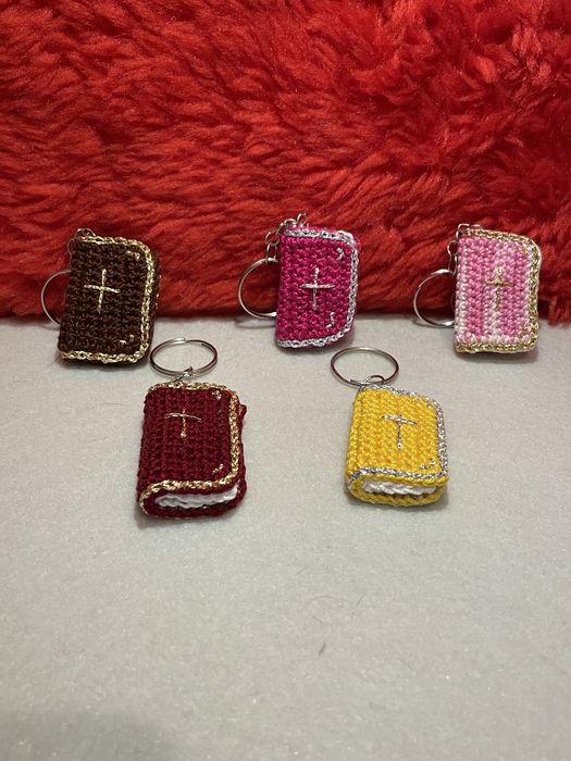 Porta chaves/ chaveiro formato Biblia