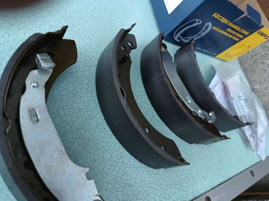тормозные колодки задние (барабанные)