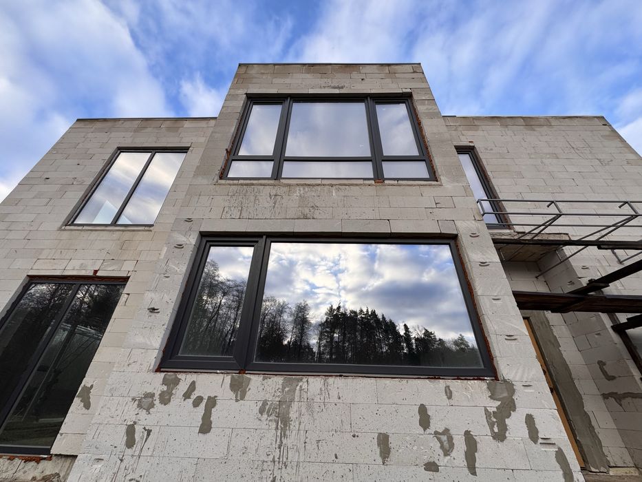 Новий будинок в передмісті