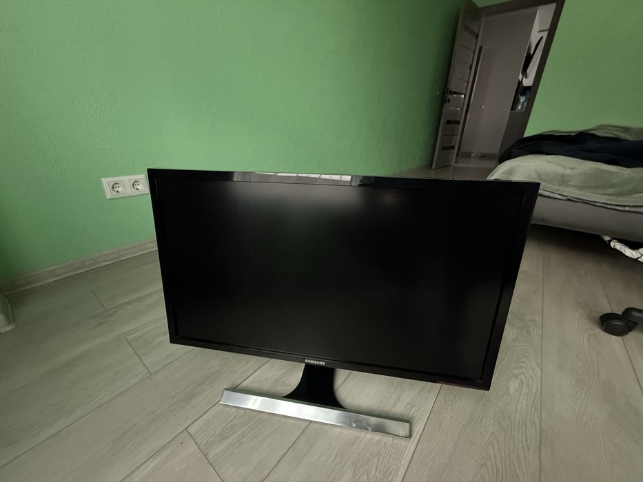 Монитор SAMSUNG U28E570D 28