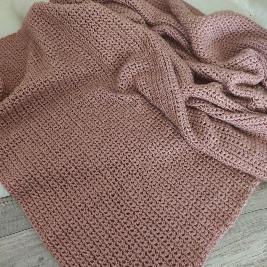 Koc kocyk dziecięcy brudny róż handmade szydełkowany ręcznie
