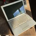 Uszkodzony Macbook 2.4