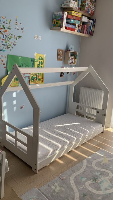 Łóżko domek dla dziecka drewniane białe 160x80 z materacem