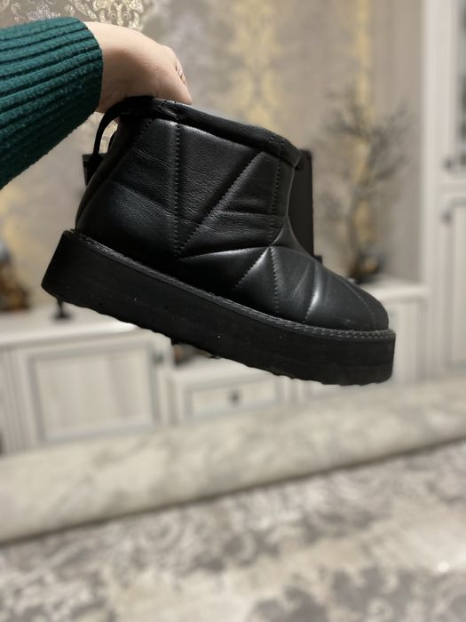 Шкіряні уггі жіночі 39р.