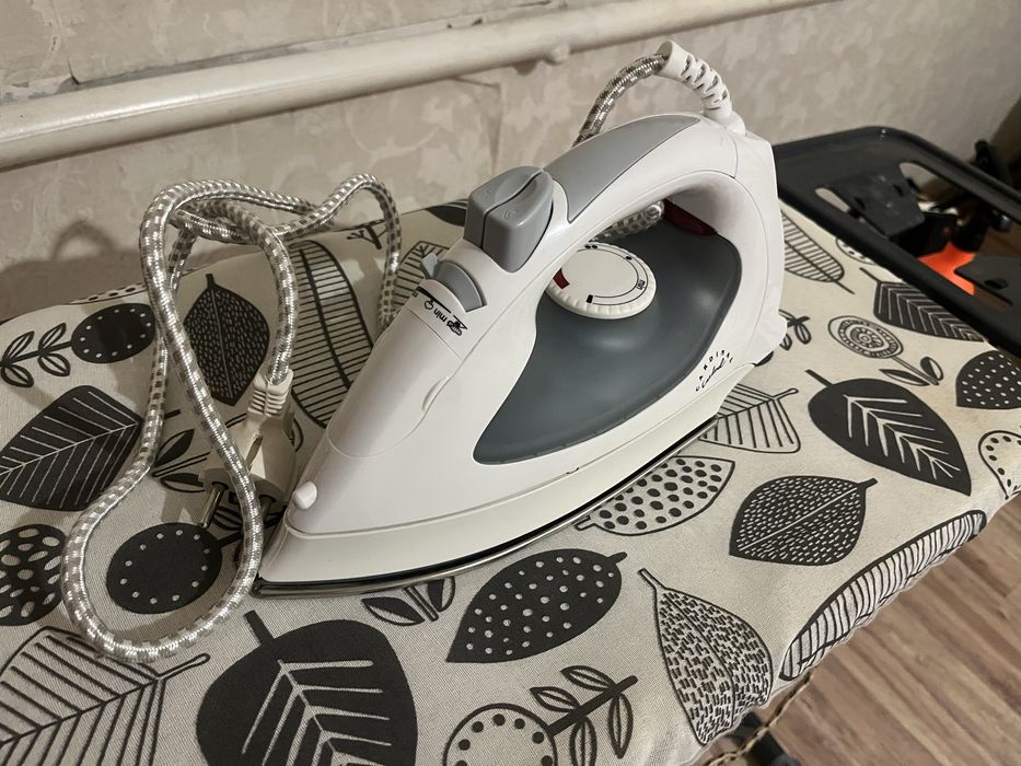 Продам Утюг! Cardinal CR-801