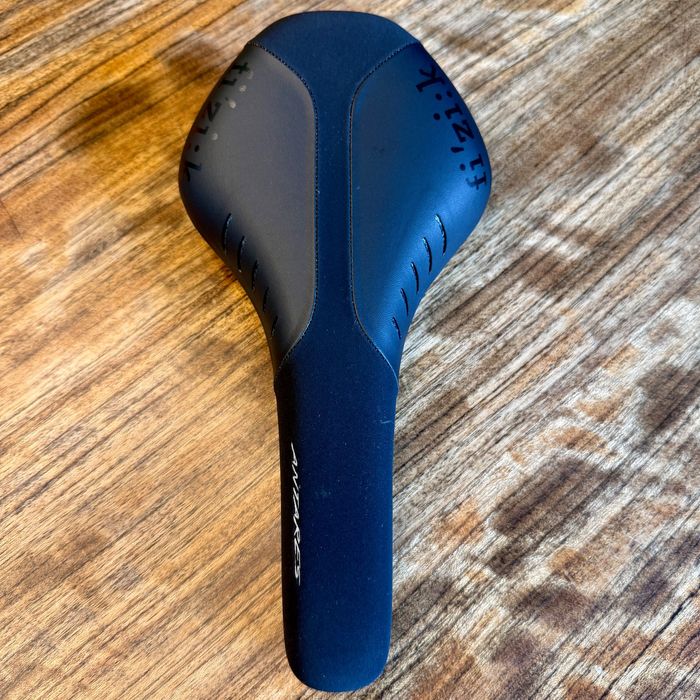 Siodełko kolarskie Fizik R5, szer. 140 mm